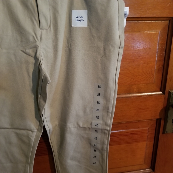 Old Navy. Stretch ankle length beige pants. 12 - Picture 5 of 7